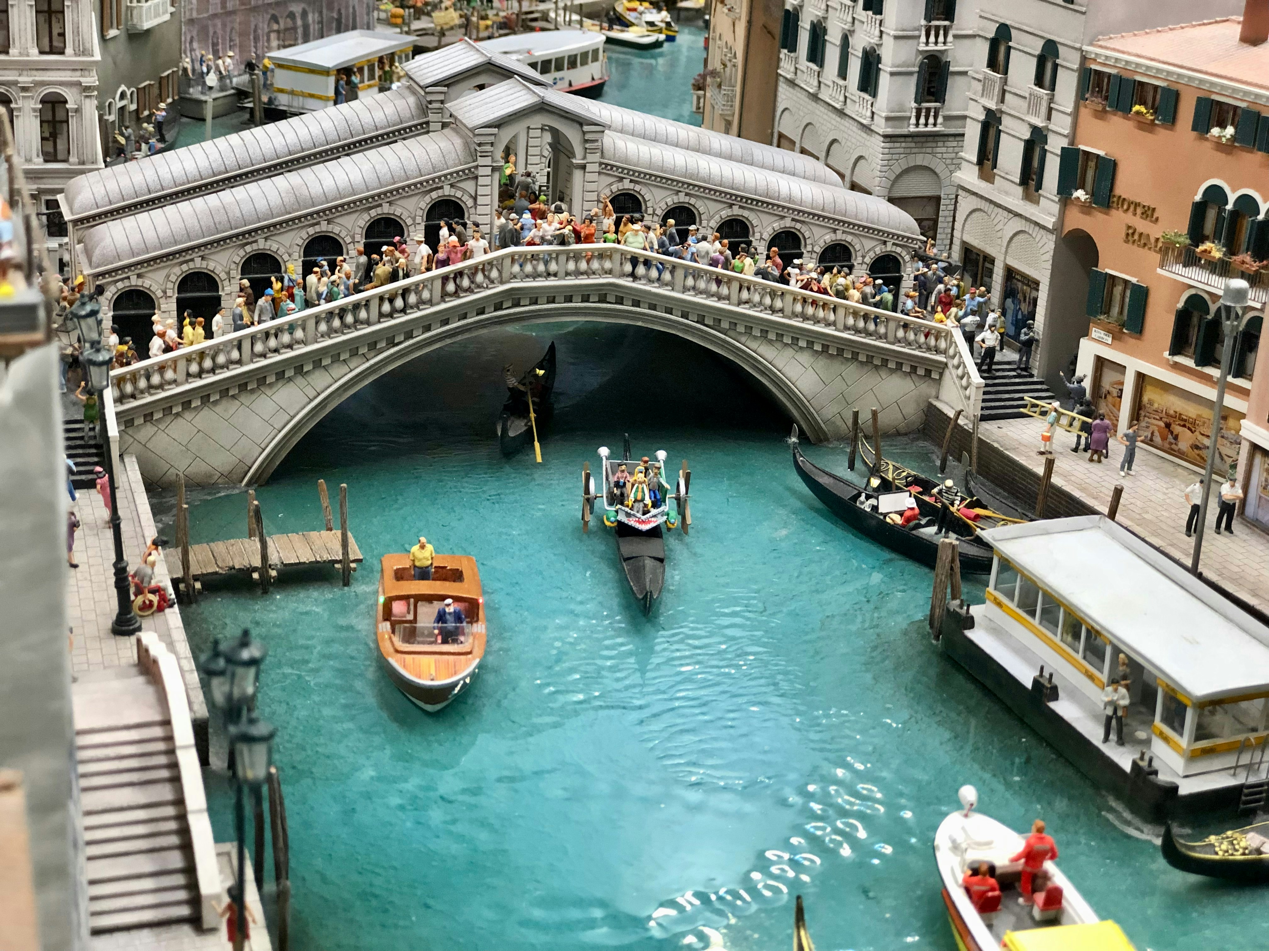 Venedig im Kleinformat mit Rialtobrücke, Gondeln und Kanälen im Miniatur Wunderland Hamburg
