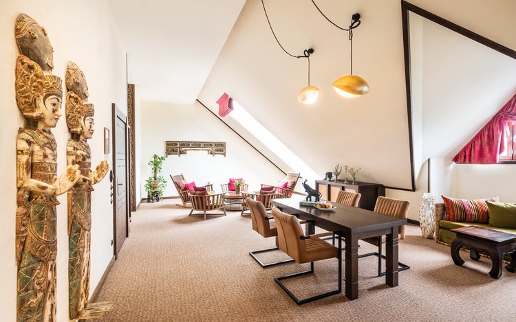 Exklusiver Dachgeschossbereich im Park-Hotel Hagenbeck – Afrikanische Eleganz trifft modernen Komfort