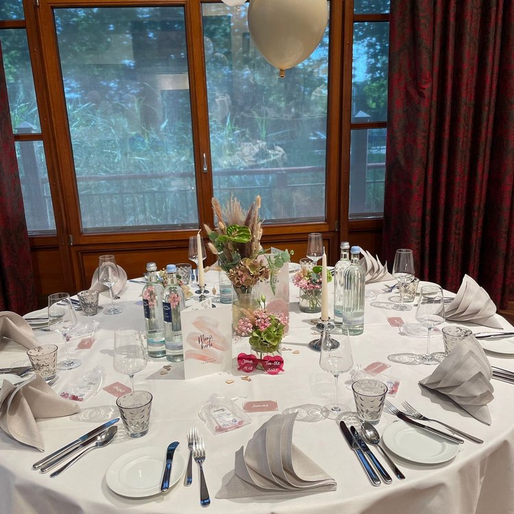 Festlich gedeckter Tisch