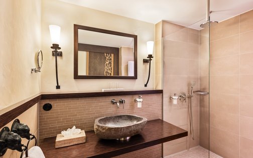 Modernes Badezimmer im Park-Hotel Hagenbeck – Komfort und Stil in perfekter Harmonie