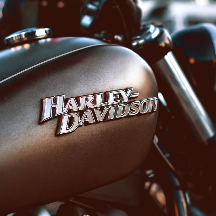 Ein Motorrad von Harley Davidson