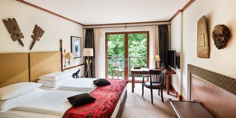 Afrika-Themenzimmer mit Balkon im Park-Hotel Hagenbeck – Stilvolles Ambiente mit Naturblick