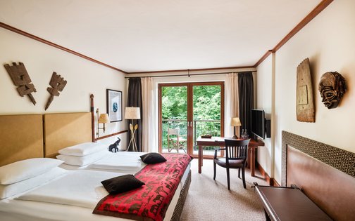 Afrika-Themenzimmer mit Balkon im Park-Hotel Hagenbeck – Stilvolles Ambiente mit Naturblick