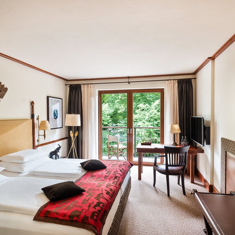 Afrika-Themenzimmer mit Balkon im Park-Hotel Hagenbeck – Stilvolles Ambiente mit Naturblick