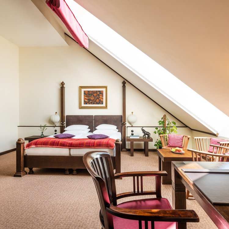 Afrika-Themenzimmer im Dachgeschoss des Park-Hotel Hagenbeck – Lichtdurchflutet, stilvoll und einzigartig