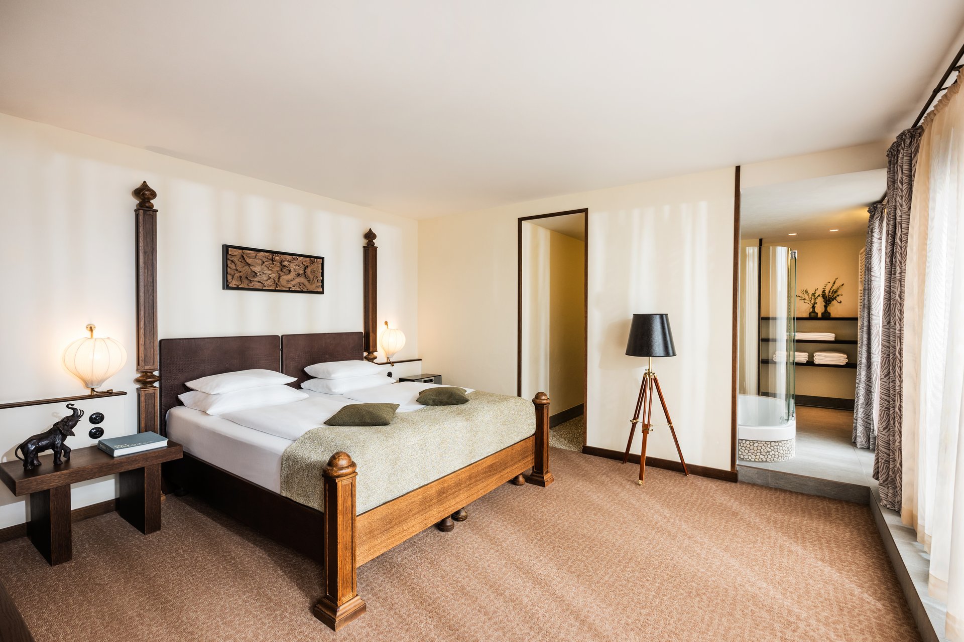 Komfortzimmer im Park-Hotel Hagenbeck – Großzügiges Design mit direktem Badzugang