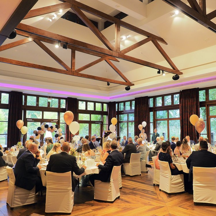 Festlich geschmückter Carl Hagenbeck Saal