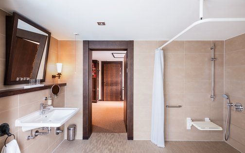 Barrierefreies Badezimmer im Park-Hotel Hagenbeck – Komfort für alle Gäste