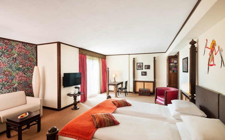 Großzügiges Themenzimmer im Park-Hotel Hagenbeck – Kultur trifft Komfort auf höchstem Niveau
