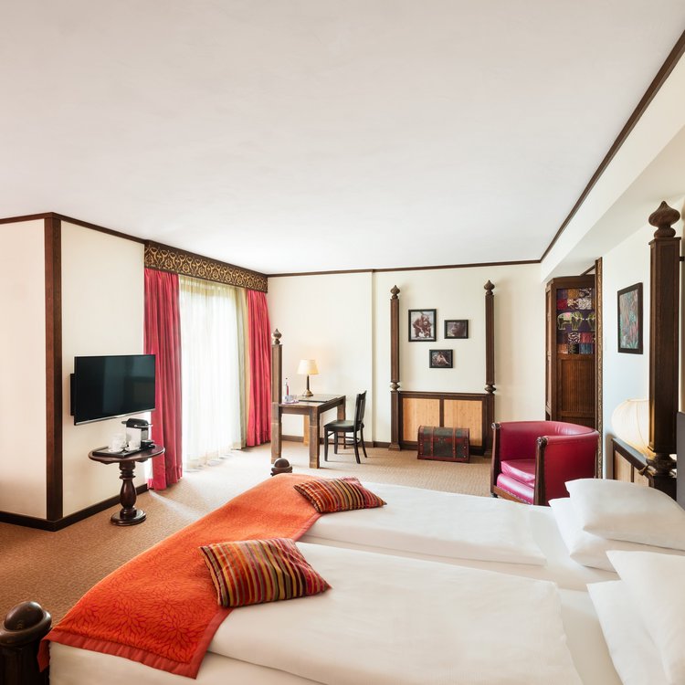 Großzügiges Themenzimmer im Park-Hotel Hagenbeck – Kultur trifft Komfort auf höchstem Niveau