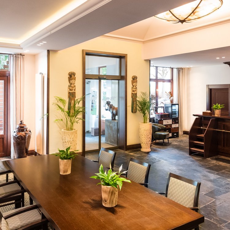 Inviting lobby with seating area and reception at Park-Hotel Hagenbeck