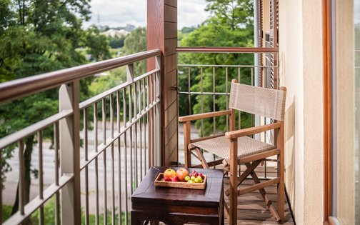 Privater Balkon im Park-Hotel Hagenbeck – Entspannung mit Ausblick ins Grüne