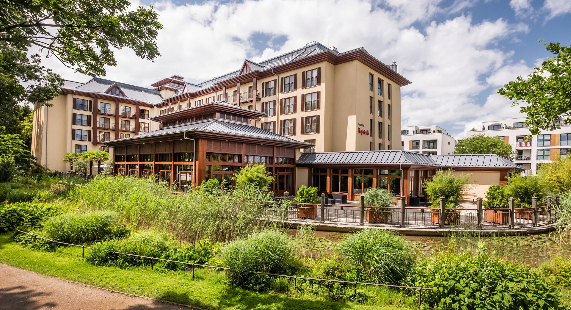 Panoramic view of Park-Hotel Hagenbeck with terrace
