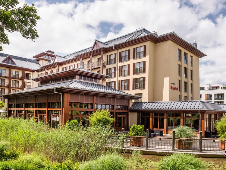 Panorama des Park-Hotel Hagenbeck mit Terrasse