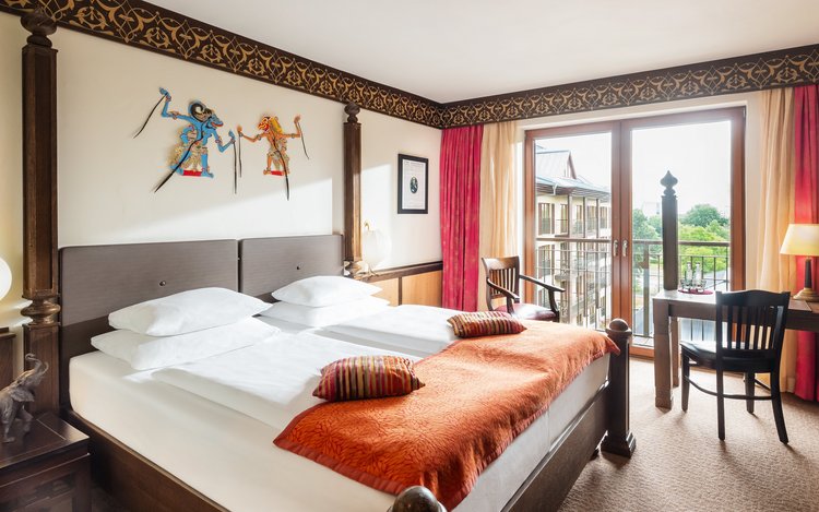Asiatisch inspiriertes Doppelzimmer mit Balkon im Park-Hotel Hagenbeck