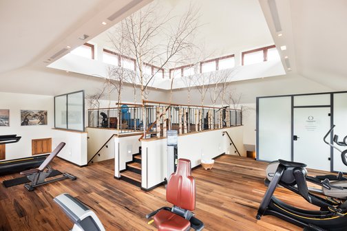 Fitnessraum im Park-Hotel Hagenbeck mit modernem Design
