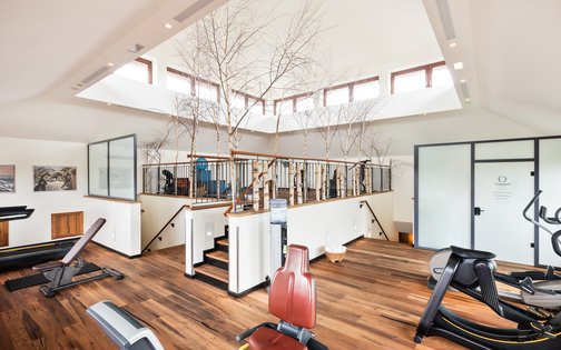 Fitnessraum im Park-Hotel Hagenbeck mit modernem Design