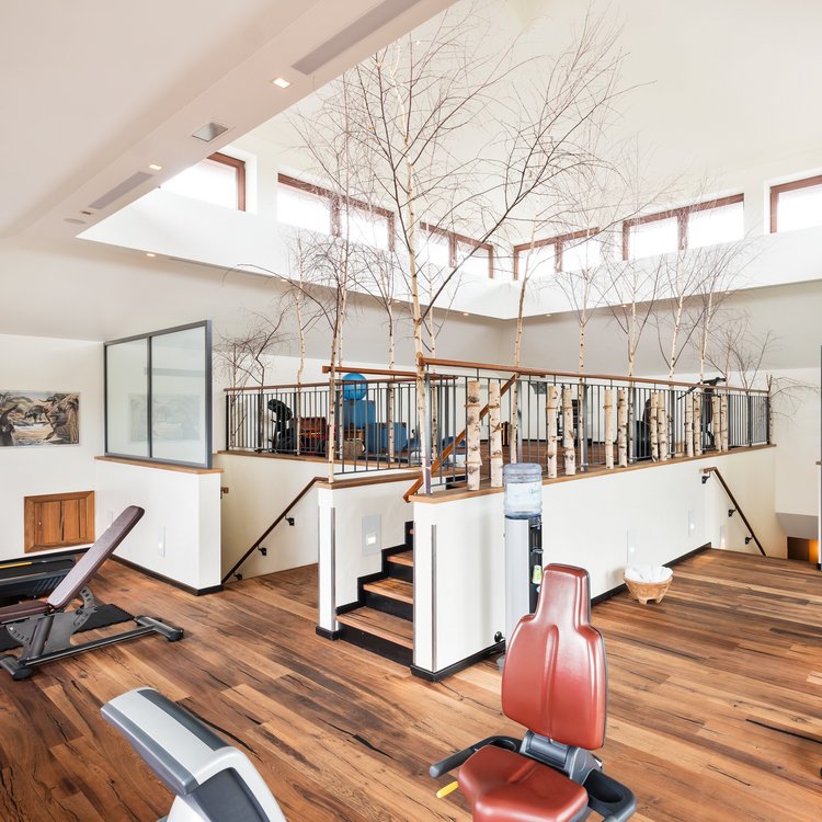 Fitnessraum im Park-Hotel Hagenbeck mit modernem Design